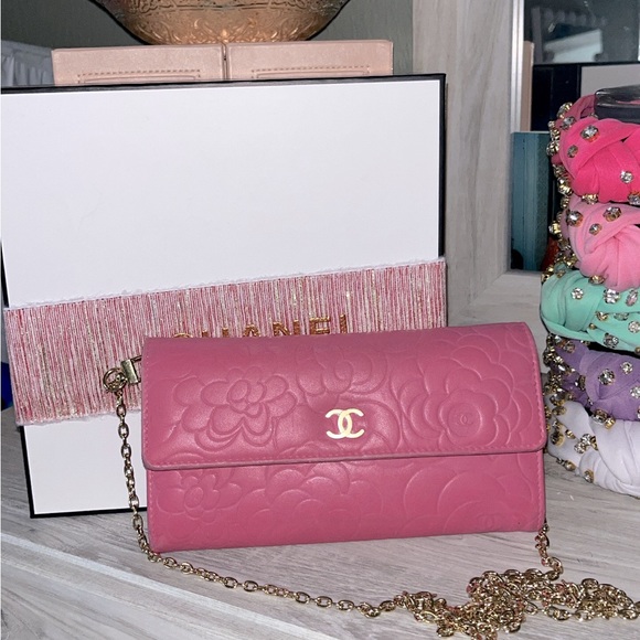 Chanel Camilia wallet with chain - Picture 1 of 1